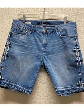 Driftwood Jill Embroidered Sides Medium Wash Raw Hem Denim Bermuda Shorts Sz 31